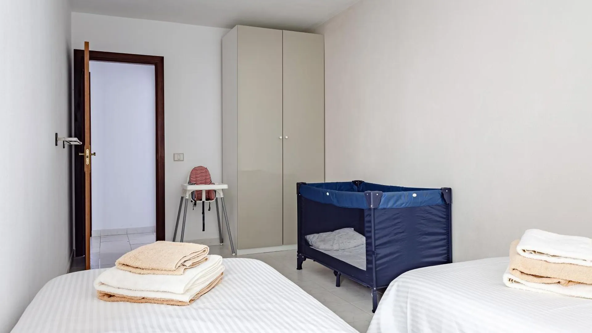 Modern Spacious 3 Bedroom Apartment Near The Beach El Medano  Spain