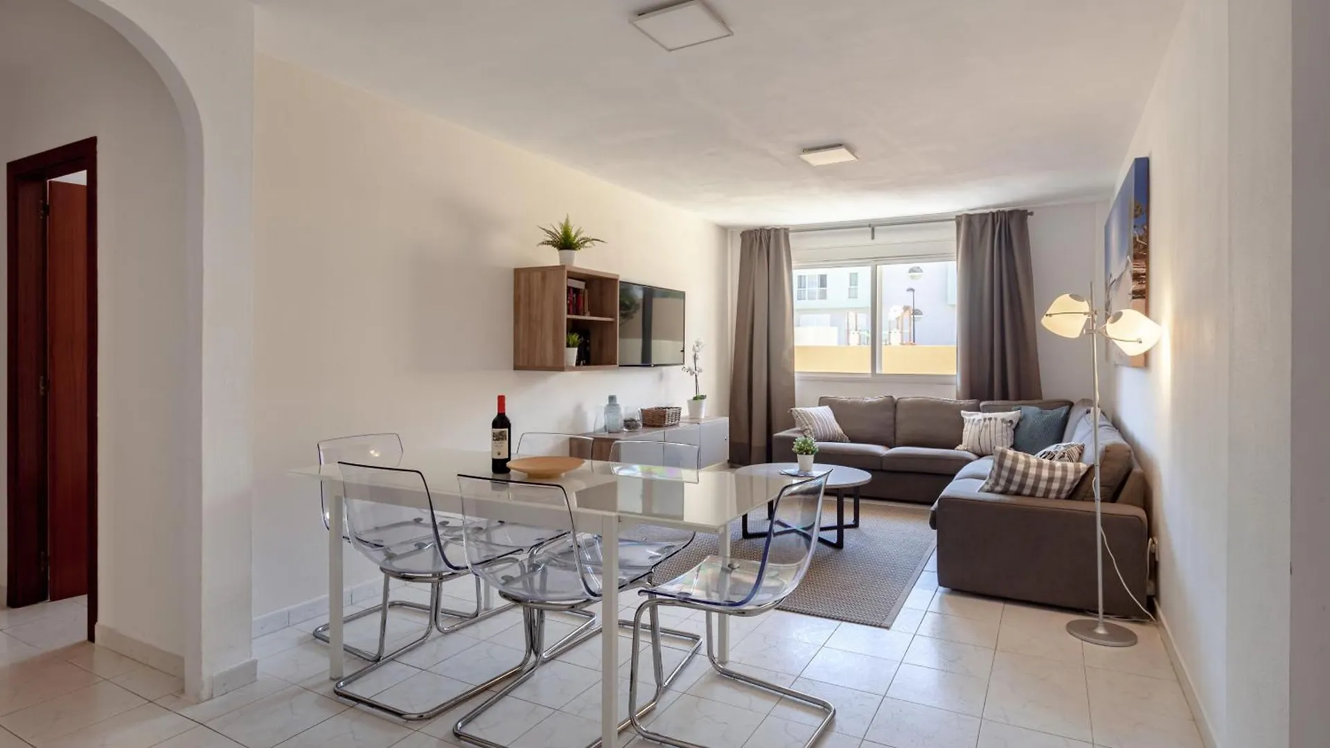 Modern Spacious 3 Bedroom Apartment Near The Beach El Medano  El Medano (Tenerife)