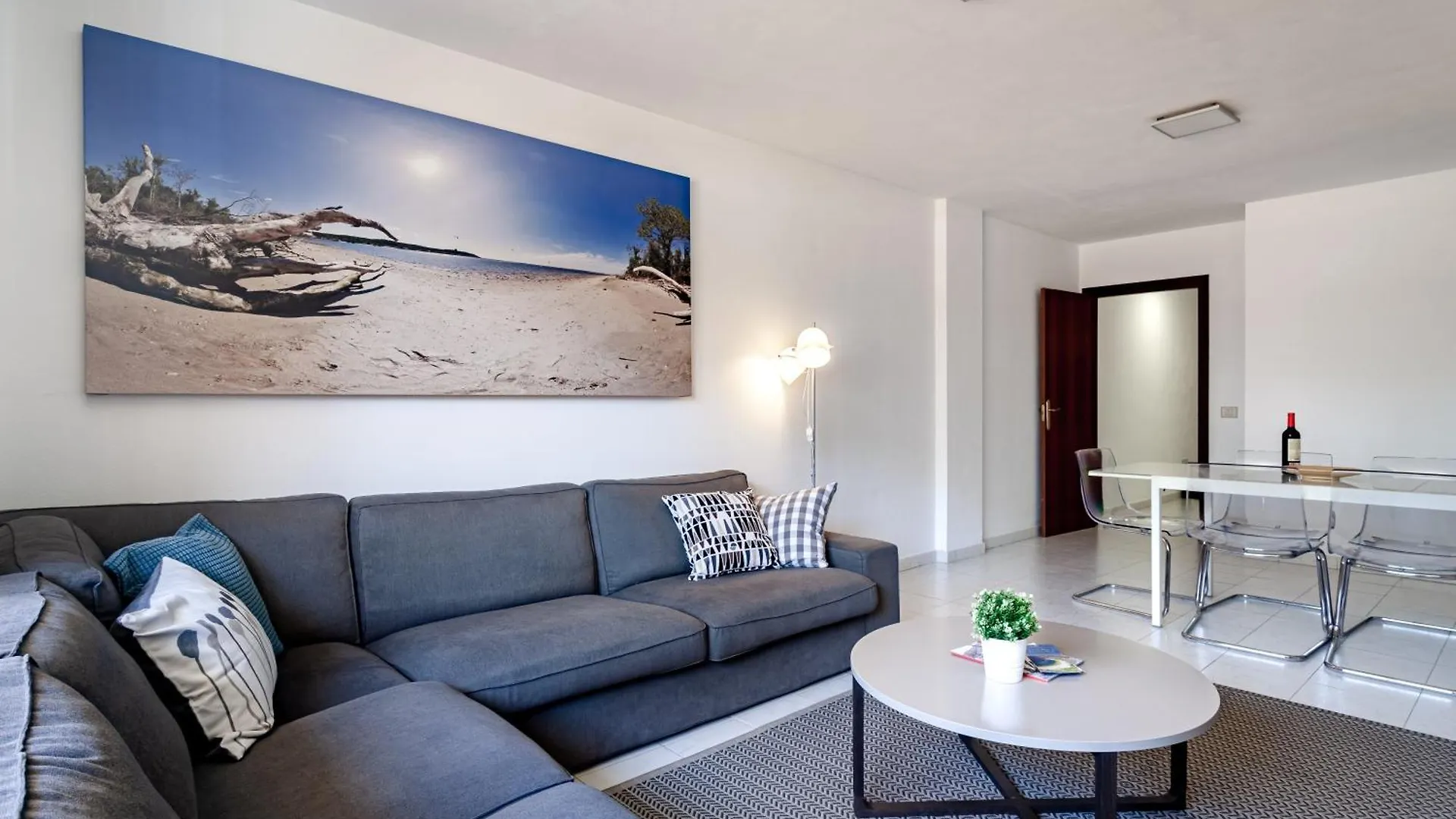 Modern Spacious 3 Bedroom Apartment Near The Beach El Medano  0*, El Medano (Tenerife)