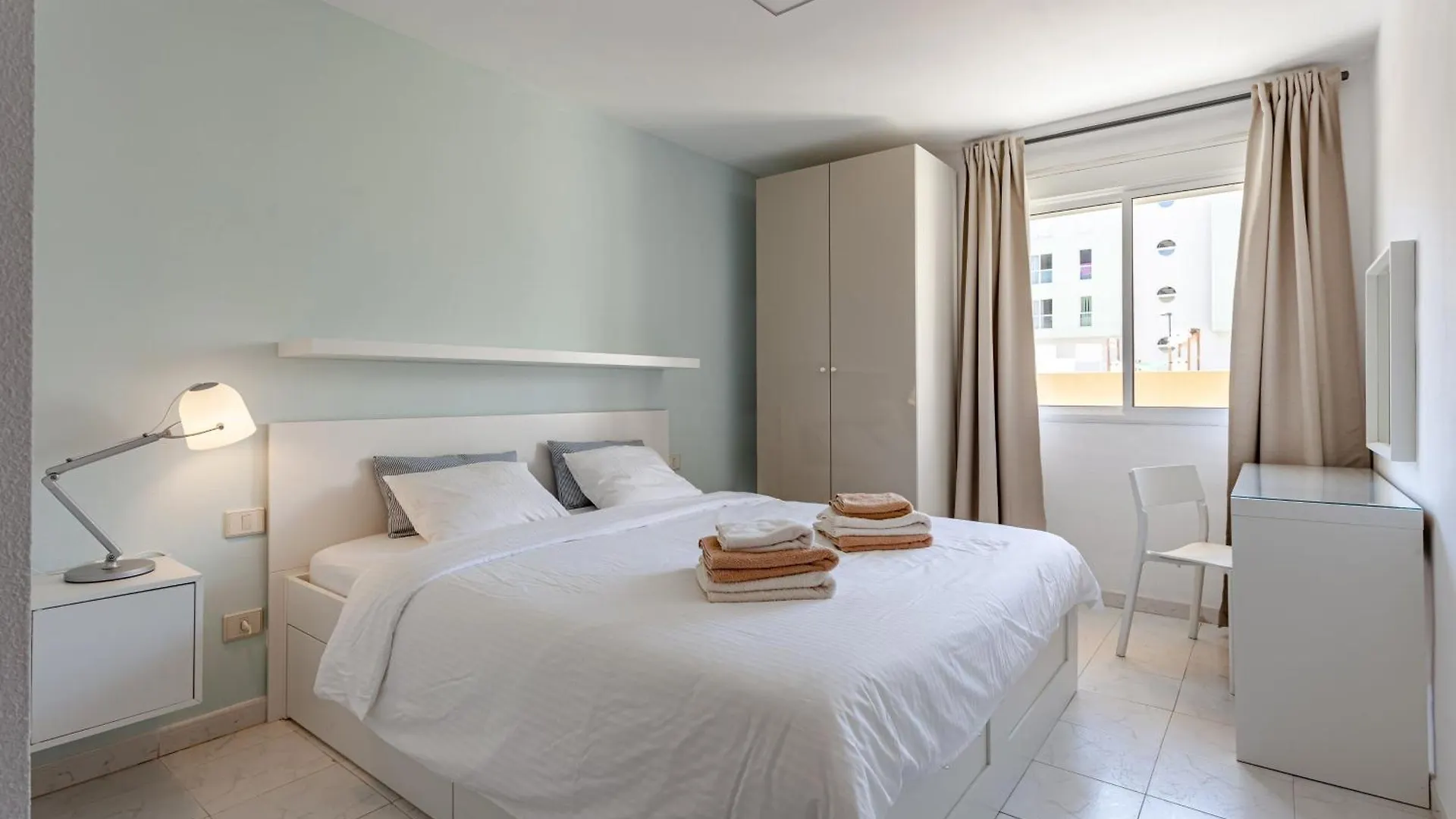 Modern Spacious 3 Bedroom Apartment Near The Beach El Medano