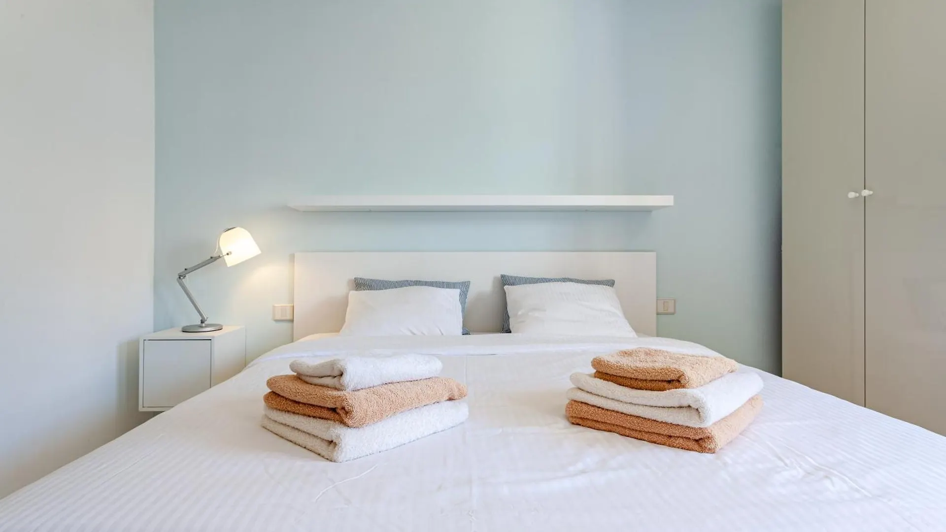 Modern Spacious 3 Bedroom Apartment Near The Beach El Medano  Spain