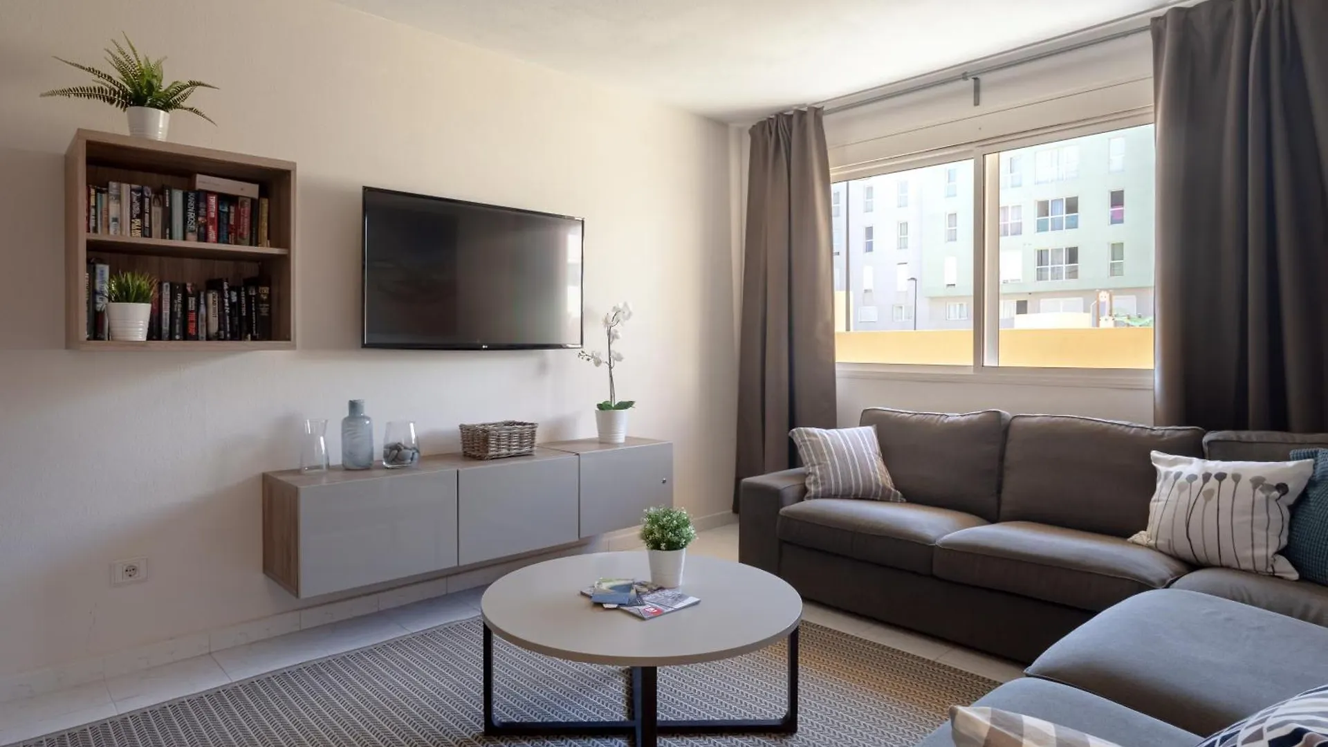 Modern Spacious 3 Bedroom Apartment Near The Beach El Medano  Spain
